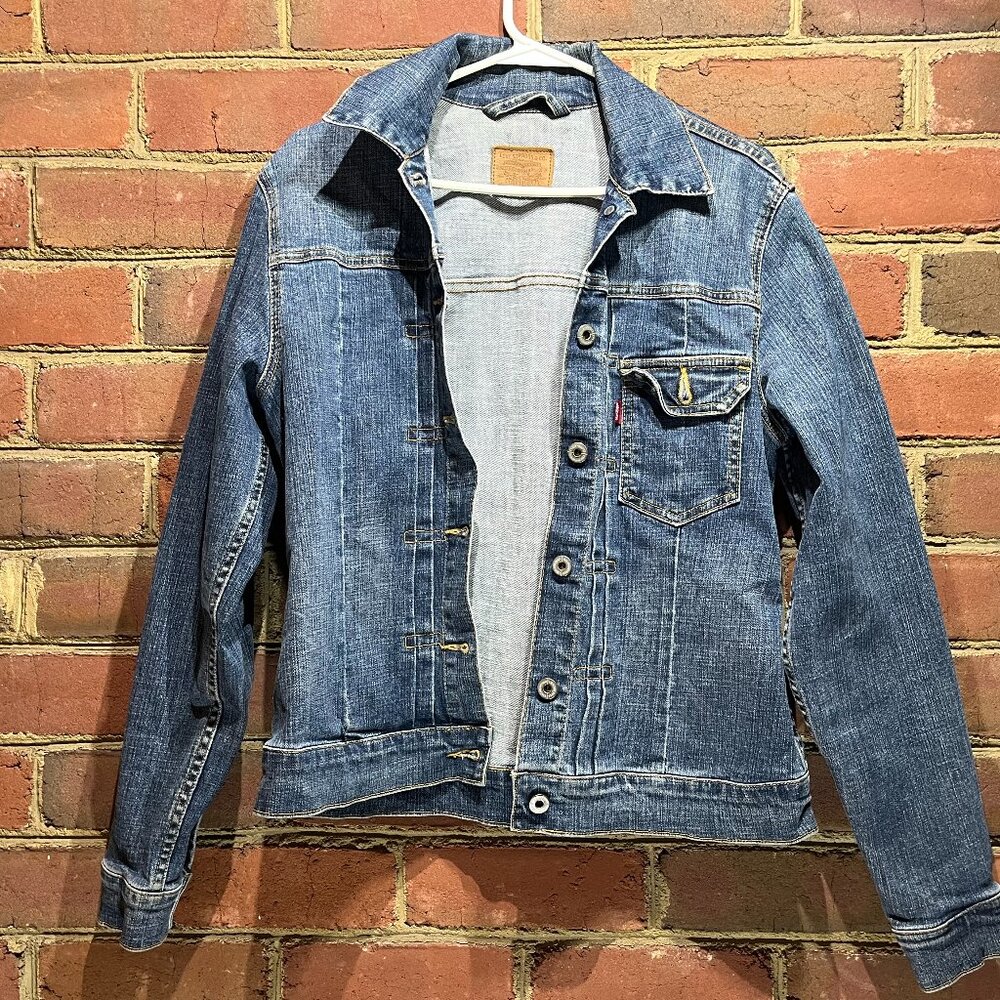 Vintage Levi's jean jacket, women's M